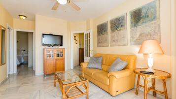 Standard-Apartment, 2 Schlafzimmer | Minibar, Zimmersafe, Schreibtisch, Verdunkelungsvorhänge