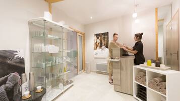 Sauna, hot tub, steam room, Turkish bath, body treatments, body scrubs