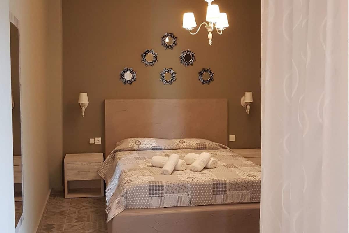 Habitación doble superior, vista al jardín | 1 habitación, insonorización y wifi gratis