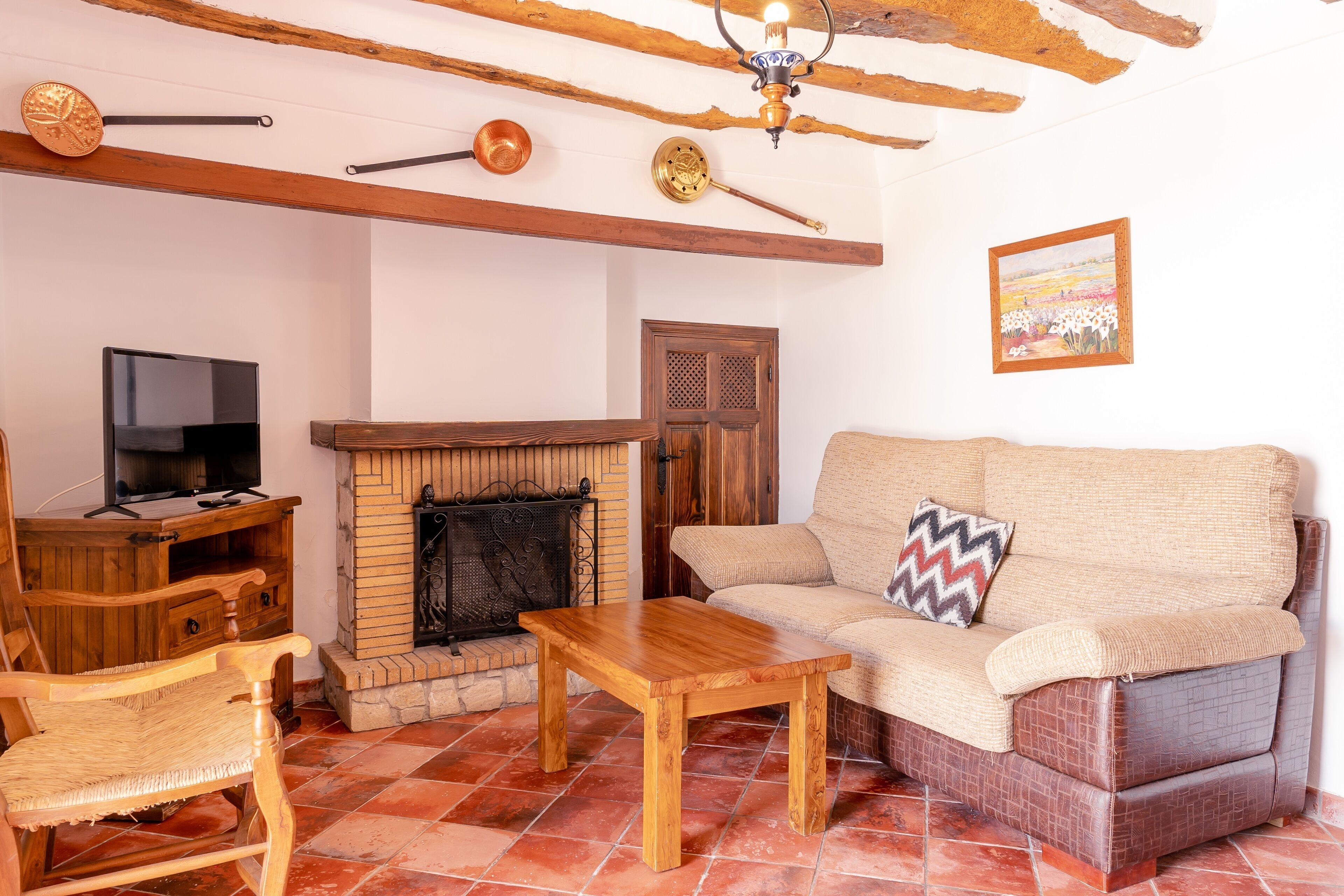 Classic Bungalow, 2 Bedrooms, Non Smoking | Living area | TV, fireplace, table tennis