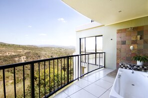 Executive Suite, Kitchen | Terrace/patio