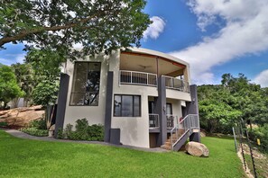 Property grounds - La Roca Guest House (Mbombela)