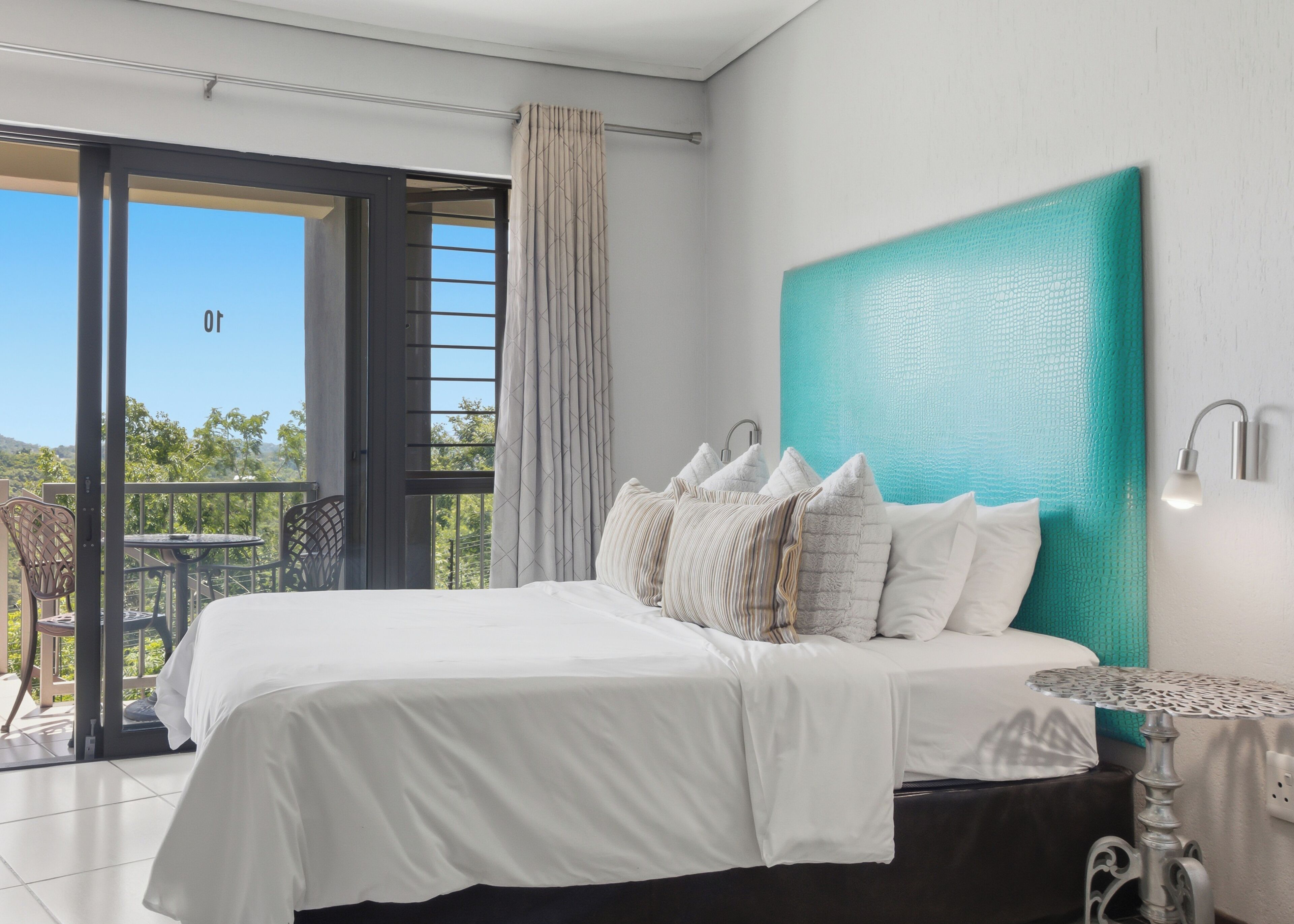 슈피리어 더블룸, 산 전망 | 셀렉트 컴포트 침대, 객실 내 금고, 각각 다른 스타일의 인테리어, 각각 다르게 가구 비치