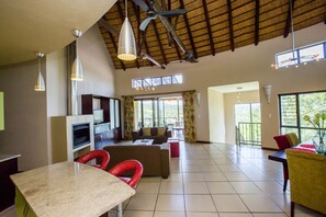 Executive Suite, Kitchen, Mountain View | Living area | Flat-screen TV - La Roca Guest House (Mbombela)