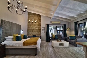 Family Room | Select Comfort beds, in-room safe, individually decorated - La Roca Guest House (Mbombela)