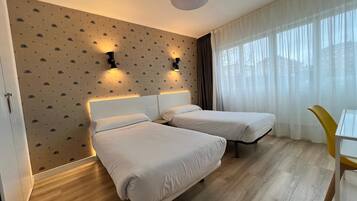 Habitación doble | Escritorio, espacio para trabajar con un portátil, wifi gratis