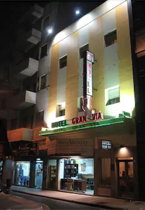 Front of property - Hotel Gran Vía Buenos Aires (Buenos Aires)