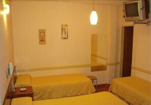 Iron/ironing board, free WiFi, bed sheets - Hotel Gran Vía Buenos Aires (Buenos Aires)