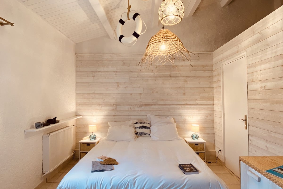 standard double room | 1 bedroom, premium bedding, minibar, in-room safe