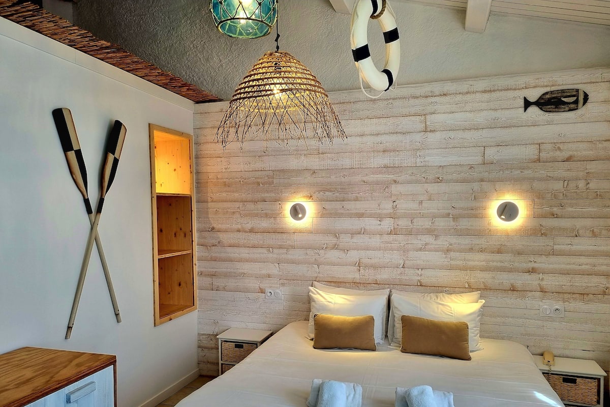 standard double room | 1 bedroom, premium bedding, minibar, in-room safe