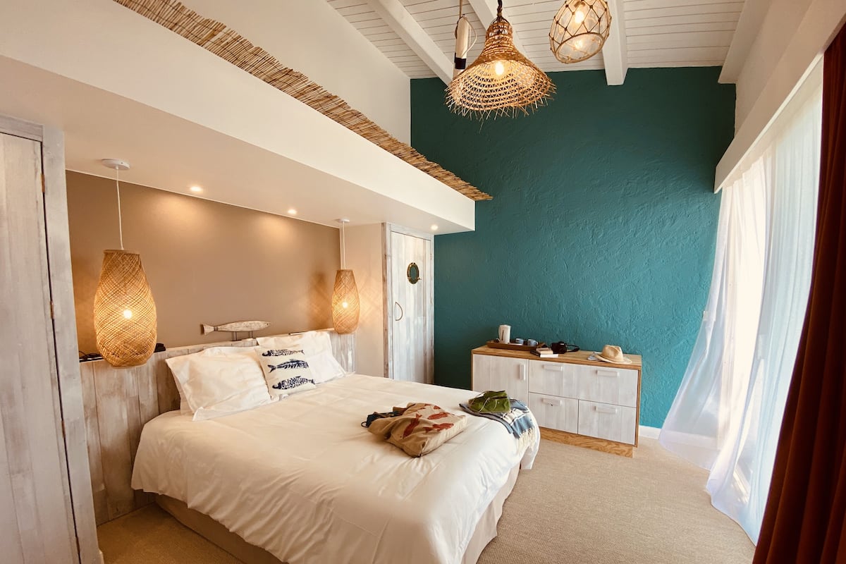 Signature Double Room | 1 bedroom, premium bedding, minibar, in-room safe