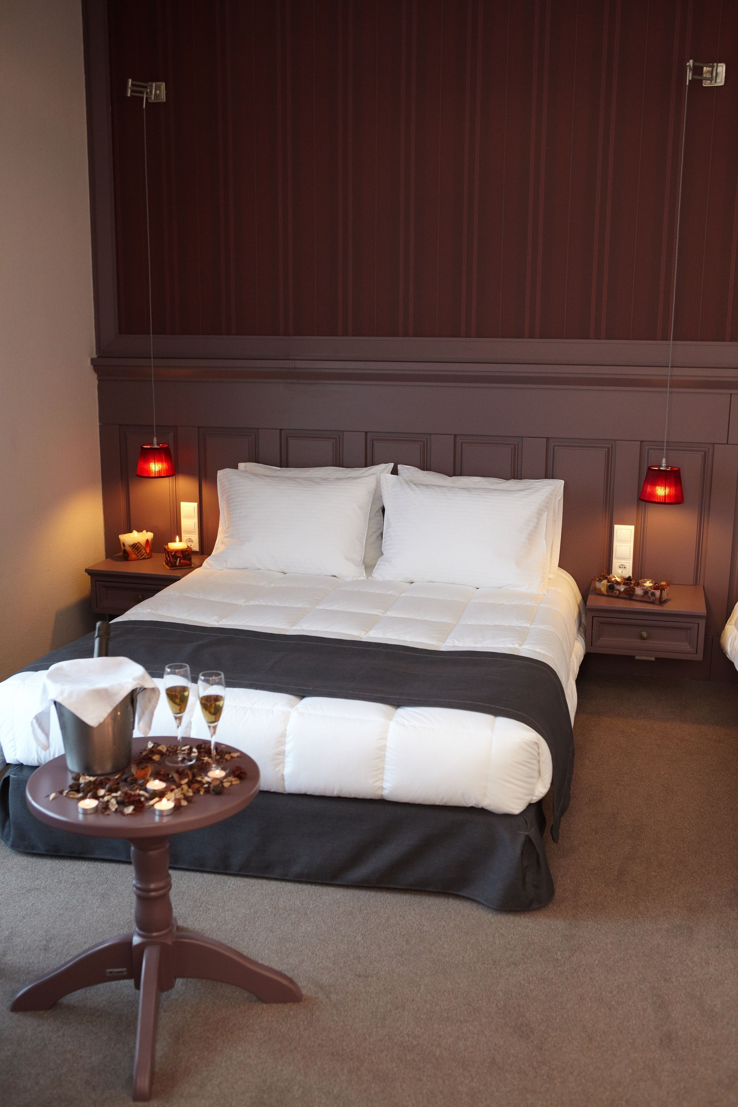 ミニバー、セーフティボックス (室内)、デスク、アイロン / アイロン台