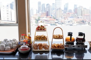 Daily buffet breakfast (USD 8 per person)