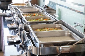 Daily buffet breakfast (USD 8 per person)