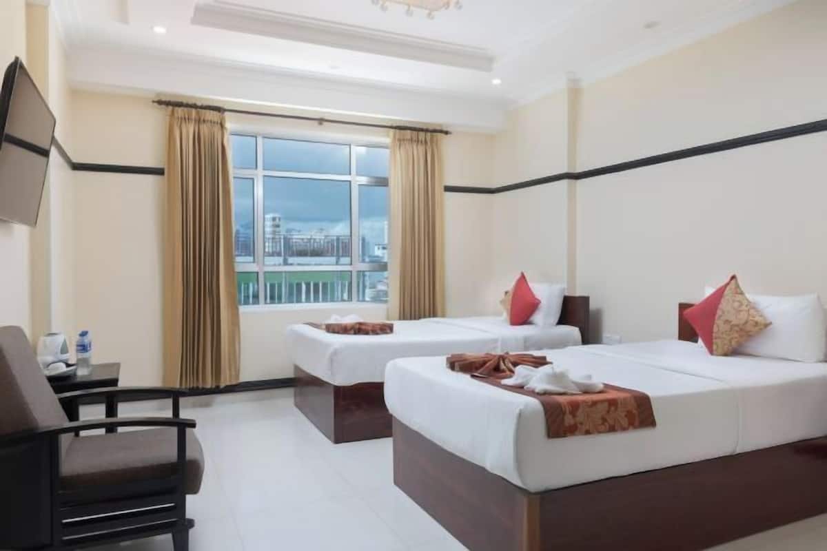 Premium bedding, pillowtop beds, minibar, in-room safe