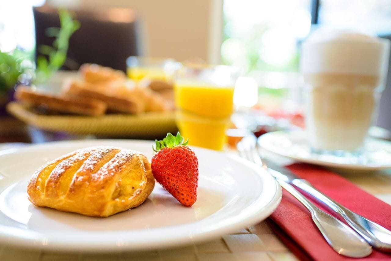 daily buffet breakfast (eur 15 per person)