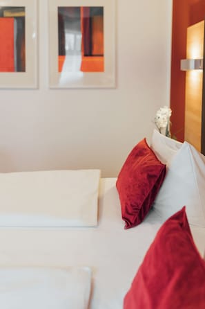Premium bedding, in-room safe, individually decorated - Hotel Andra (Munich)