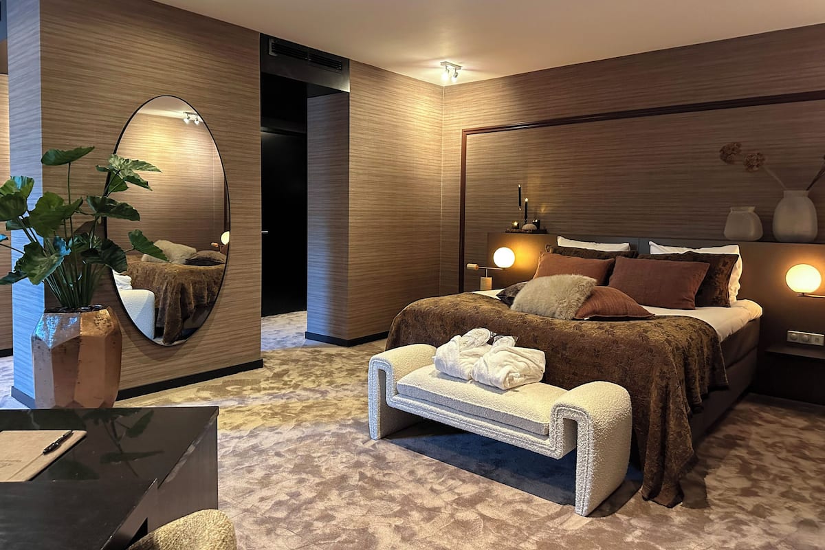 Wellness Suite (Sauna & Jacuzzi) | In-room safe, desk, blackout drapes, soundproofing