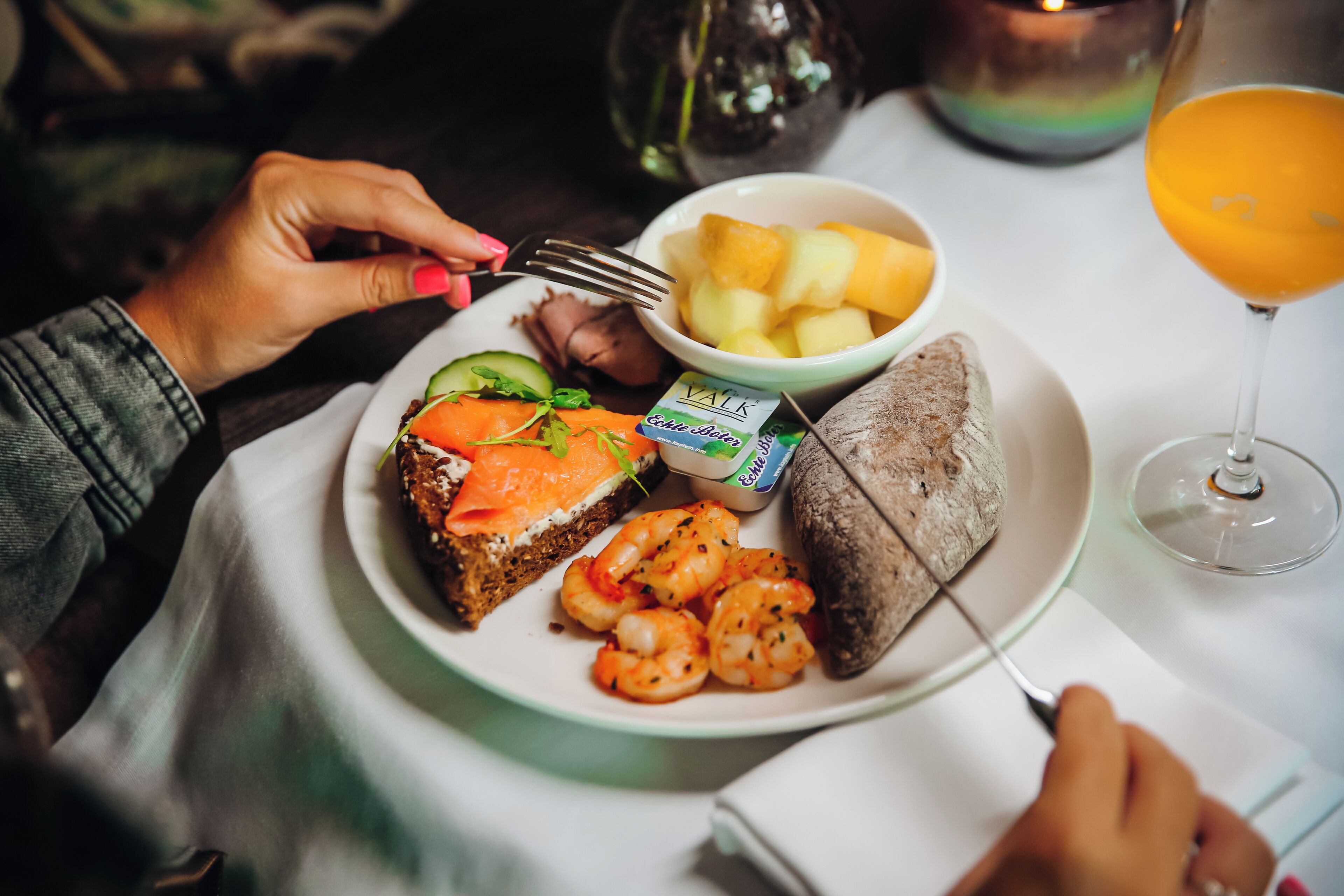 daily buffet breakfast (eur 19.50 per person)