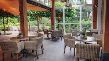 Der serveres morgenmad, frokost, aftensmad og franske retter