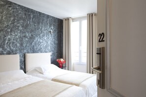 Chambre avec lits jumeaux | Coffres-forts dans les chambres, fer et planche à repasser