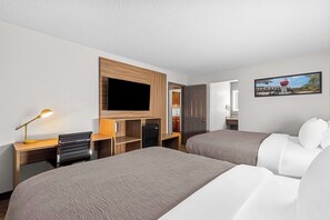 Desk, laptop workspace, iron/ironing board, free WiFi - Quality Inn Cornelia (Cornelia)