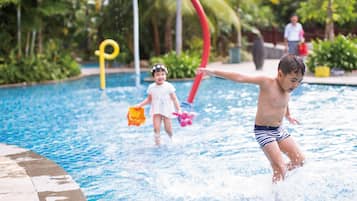 3 outdoor pools, pool loungers