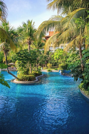 3 outdoor pools, pool loungers. Renaissance Sanya Haitang Bay Resort
