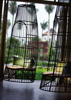 3 bars/lounges, poolside bar