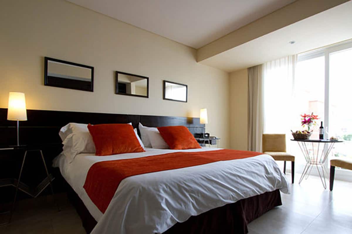 Egyptian cotton sheets, premium bedding, down comforters, pillowtop beds