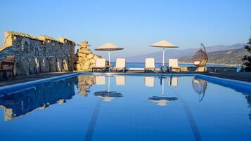2 piscinas al aire libre, tumbonas
