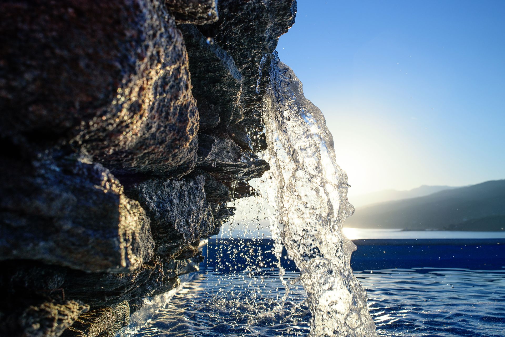 2 outdoor pools, pool loungers