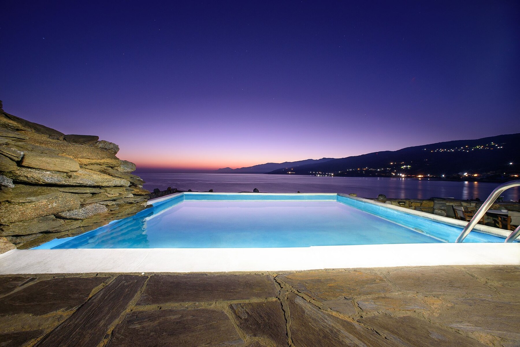2 outdoor pools, sun loungers