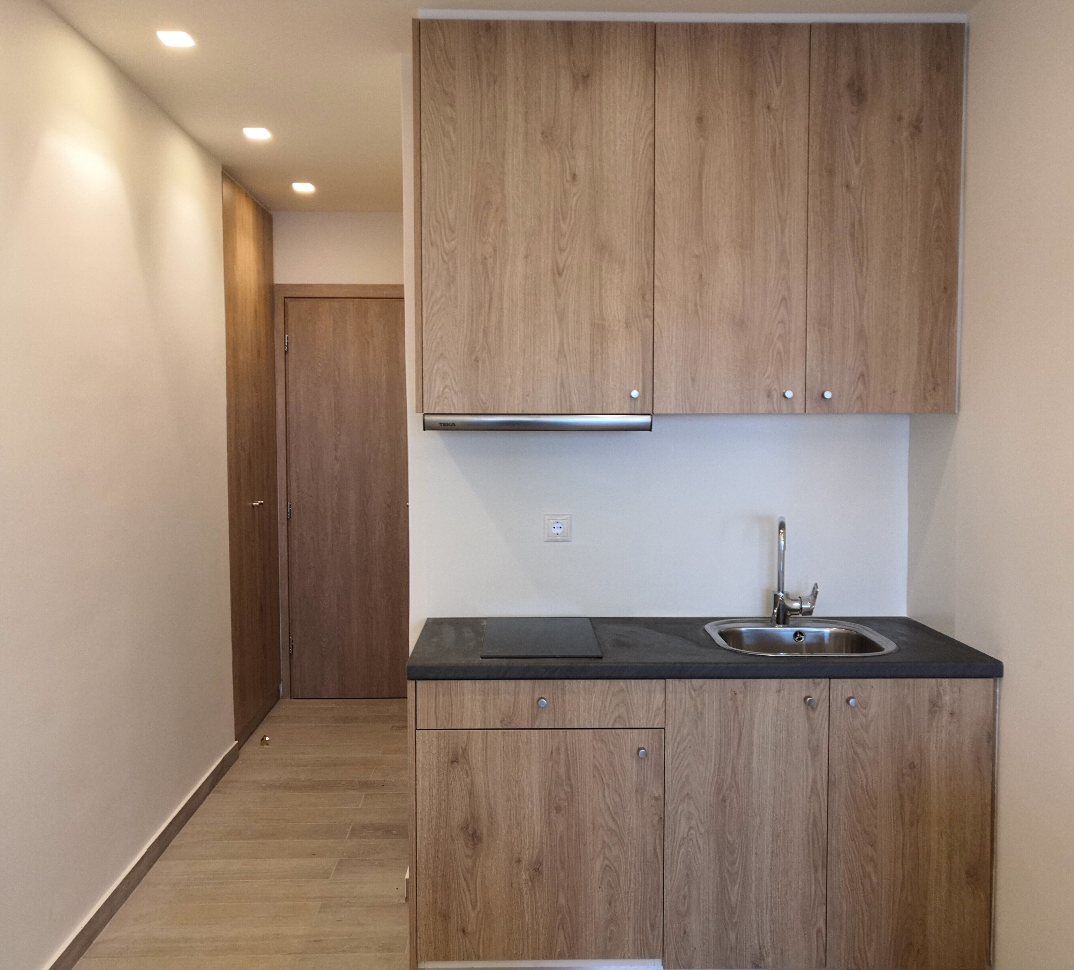studio | private kitchenette | fridge, coffee/tea maker, electric kettle