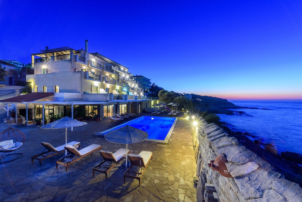 Cavos Bay Hotel & Studios photo 2