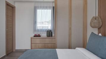 Premium Double Room Garden View | Resort or Residences Area | Una cassaforte in camera, una scrivania, Wi-Fi gratuito, lenzuola