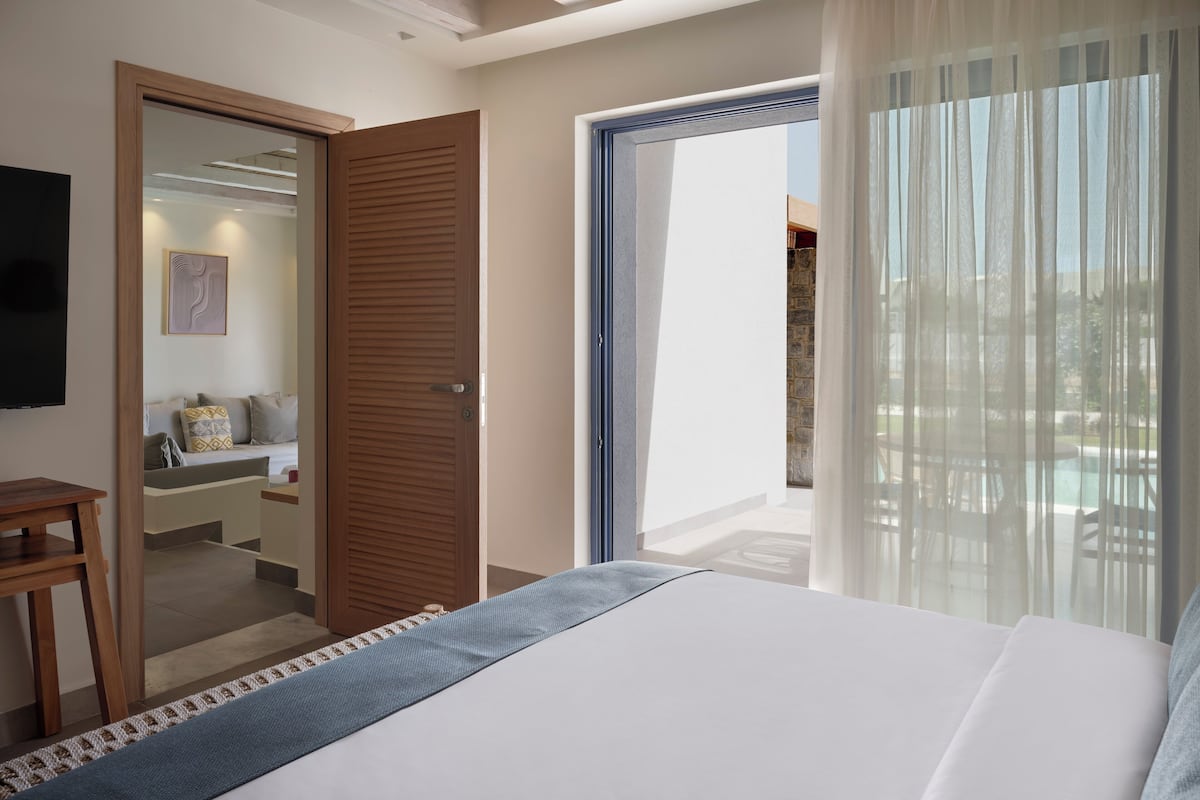 In-room safe, desk, free WiFi, bed sheets