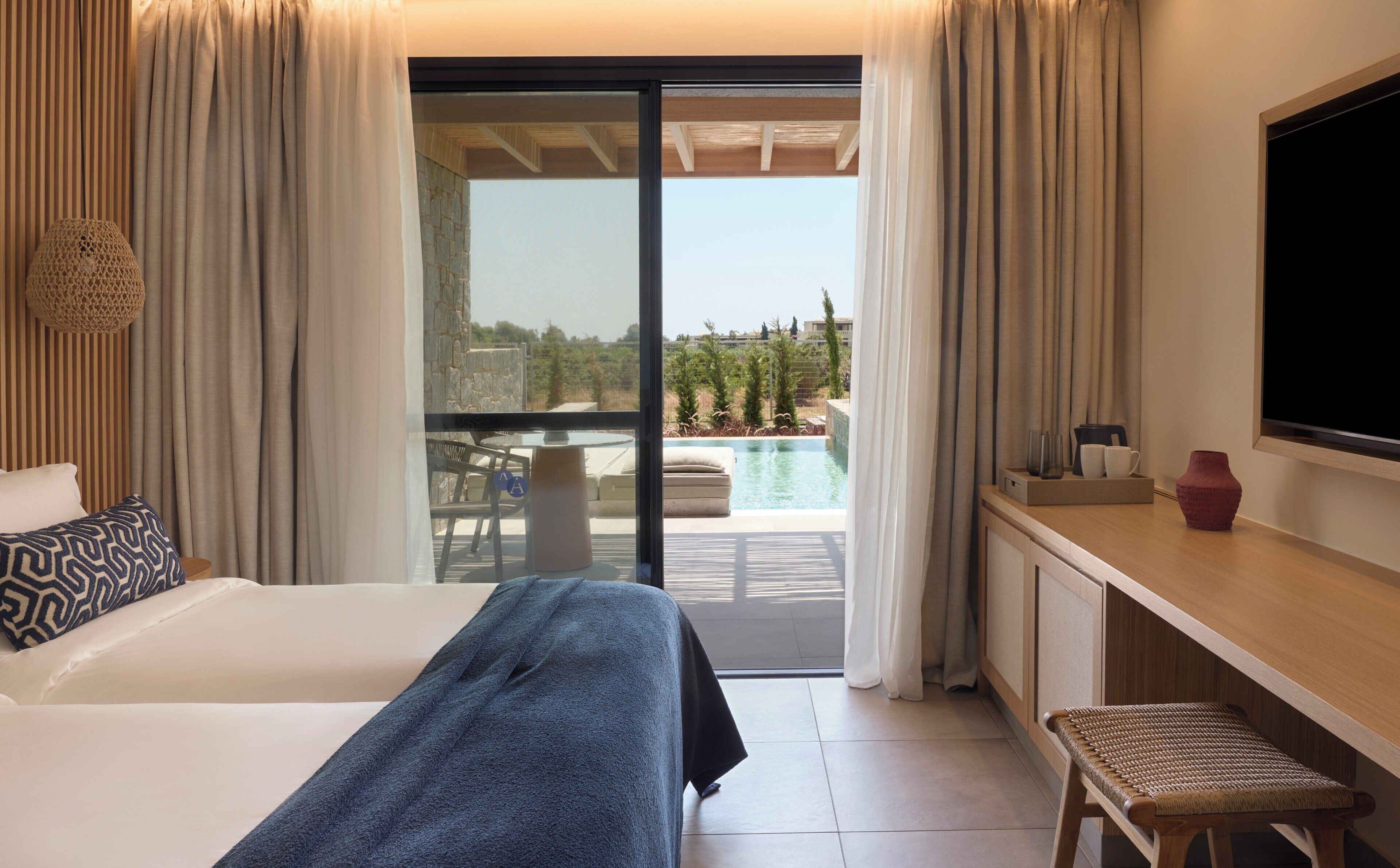 Premium Double Room Private Pool Inland View | Residence Area | Coffre-fort, bureau, accès au Wi-Fi (inclus), literie fournie