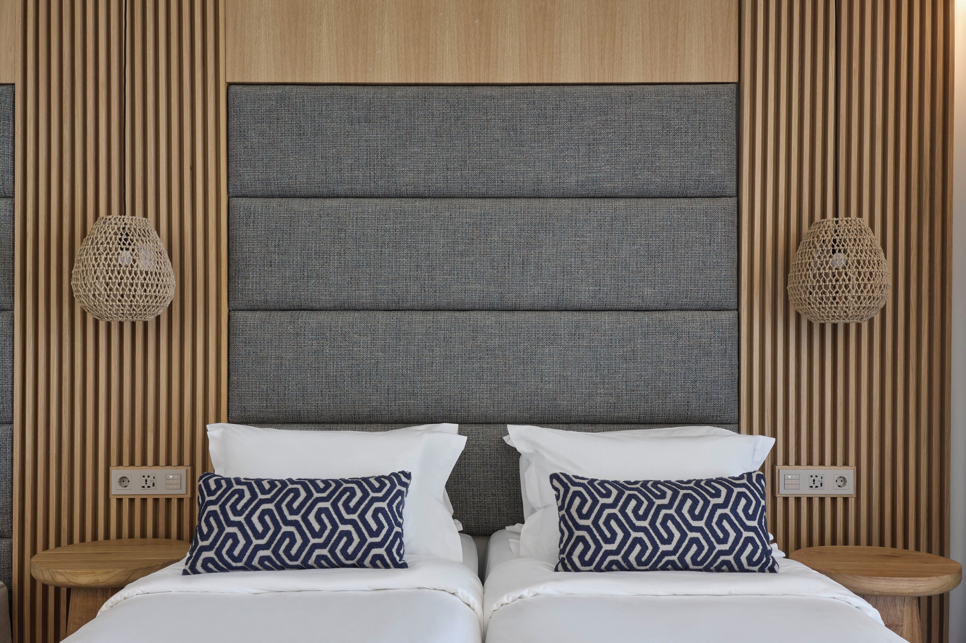 Coffres-forts dans les chambres, bureau, Wi-Fi gratuit, draps fournis