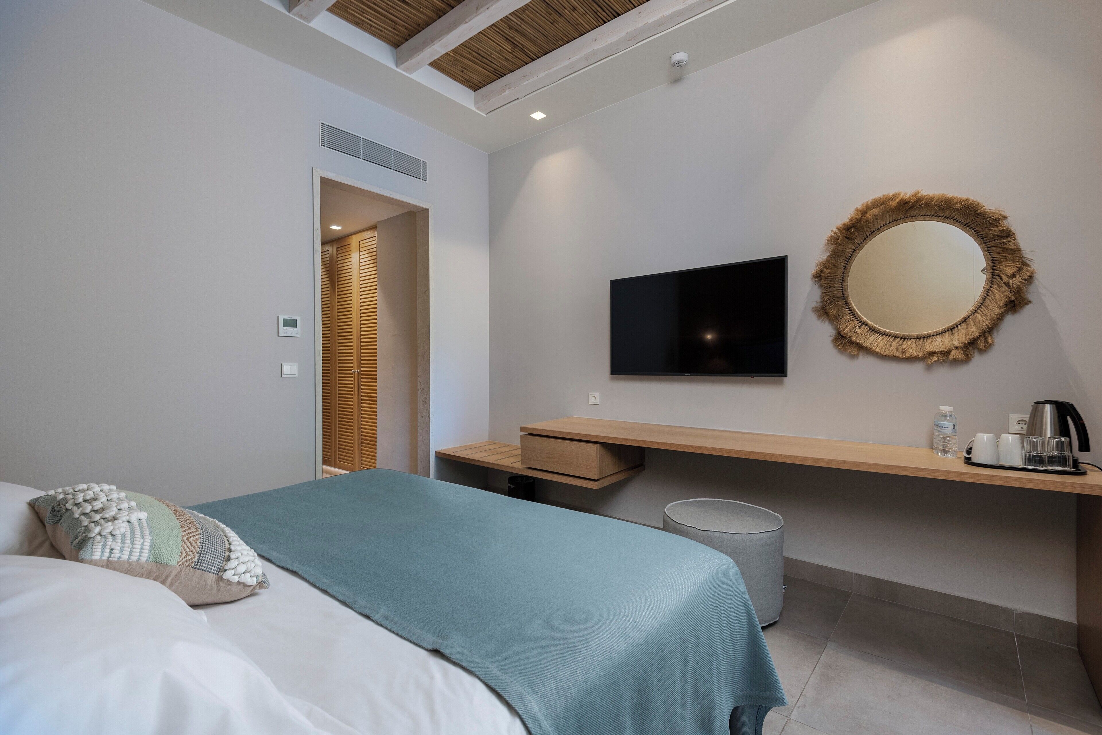 Premium Resort Room Sliding Doors Garden View | In-room safe, desk, WiFi (free), bed sheets