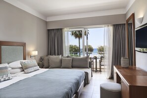 Double Room Sea View | Resort Area | Coffre-fort, bureau, accès au Wi-Fi (inclus), literie fournie