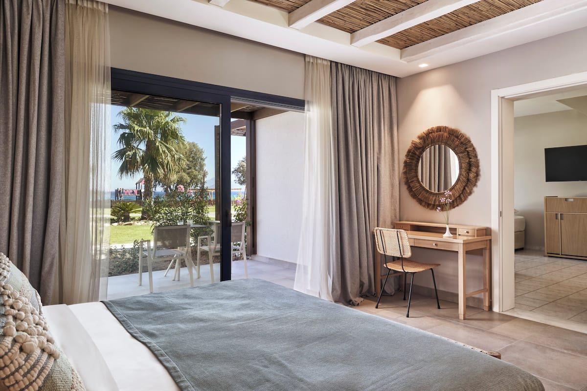 Executive Suite Sea View | Resort Area | 房內夾萬、書桌、免費 Wi-Fi、床單