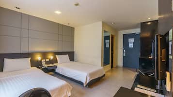 Premium bedding, in-room safe, desk, laptop workspace