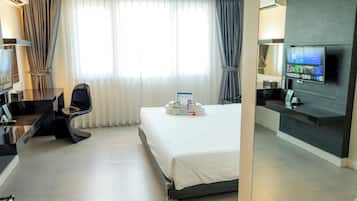 Superior Room with 1 King Bed | Premium bedding, in-room safe, desk, laptop workspace