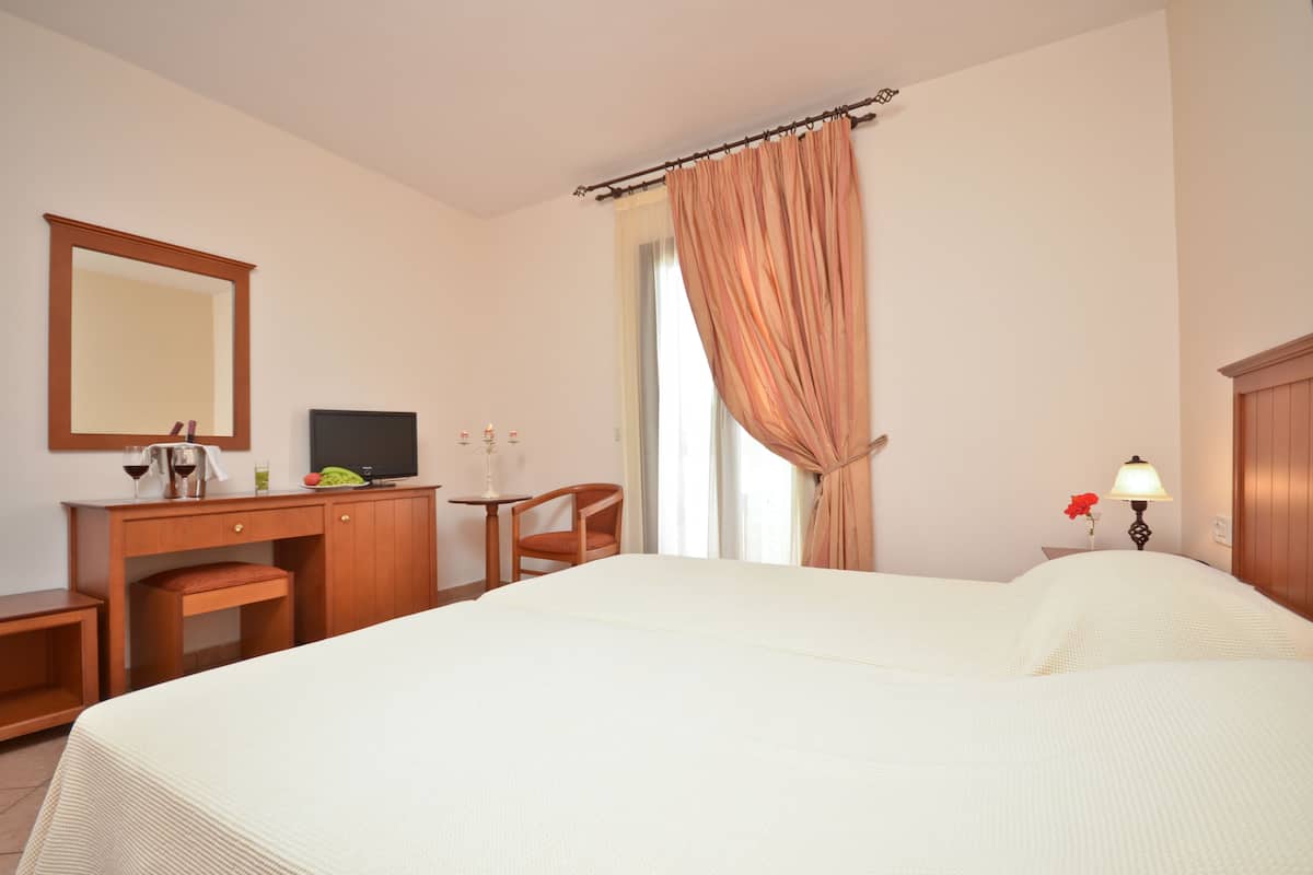 Premium bedding, pillowtop beds, in-room safe, individually furnished