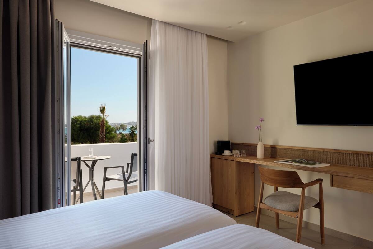 Deluxe Room, Garden View | Premium bedding, pillowtop beds, in-room safe