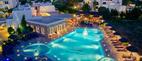 AuĂenpool, Sonnenschirme, LiegestĂŒhle