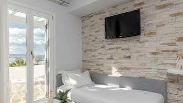 Premium Room Pool or Sea view | Premium bedding, pillow-top beds, in-room safe, individually furnished