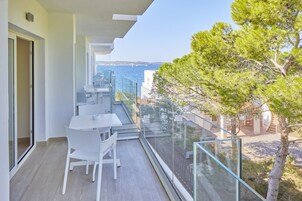 Suíte, sacada, vista parcial para o mar | Vista para praia/oceano