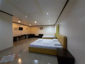Family Suite | Desk, free WiFi - OYO 565 Hillside Resort (Puerto Princesa)